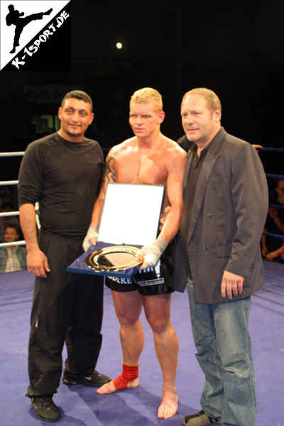 Trainer Reza Zahirnassab, Christian Lüdeke and Detlef Türnau (Christian Lüdeke) (K-1 Germany Grand Prix 2005 in Koblenz)