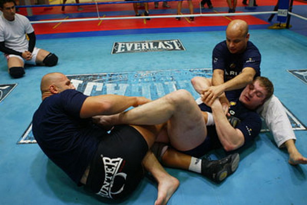 Sam Greco und Alexey Ignashov, MMA Training after K-1 Premium Dynamite!! 2003 in Tokyo (Sam Greco, Alexey Ignashov)