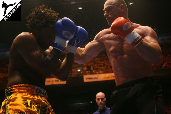  Freddy Kemayo, Bjorn Bregy (K-1 World Grand Prix 2006 in Amsterdam)