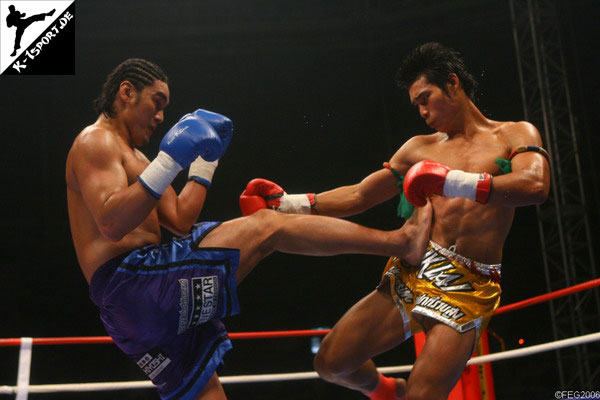 Tsuyoshi Nakasako vs. Kaoklai Kaennorsing (2006)