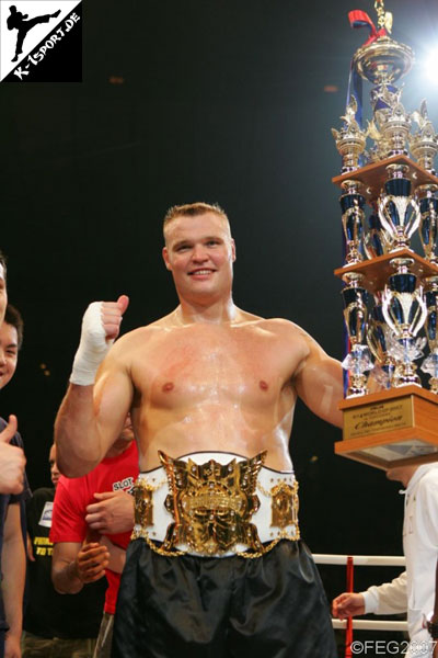 Der neue K-1 Super-Schwergewichts-Meister Semmy Schilt (Semmy Schilt) (K-1 World Grand Prix 2007 in Yokohama)