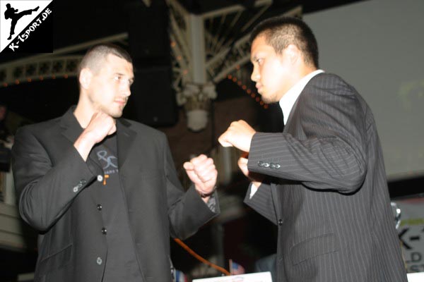 Pressekonferenz (Nicolas Vermont, Junichi Sawayashiki) (K-1 World Grand Prix 2007 in Amsterdam)